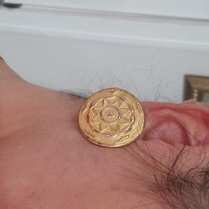 Vintage Gold Metal 80's Clip on Earrings